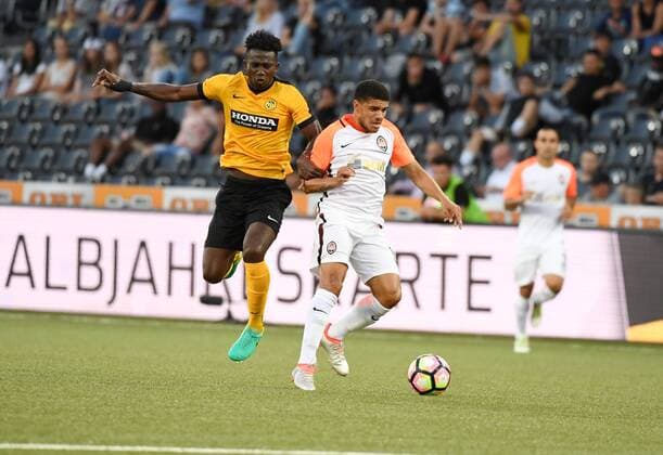 03.07.16_Bern,Schweiz Fussball Herren Champions League Qualifikation BSC Young Boys - Schachtar Donezk Bild zeigt Eduardo (Schhakter) gegen Sekou Sanogo Aktion Zweikampf 