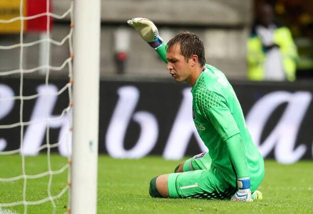 Anderlecht s goalkeeper Davy Roef looks dejected after Rostov scored during the return leg of the third qualification round for the Champions League competition between Belgian first league soccer team RSC Anderlecht and Russian team FC Rostov in Brussels, Wednesday 03 August 2016. The first leg ended in a 2-2 draw. VIRGINIExLEFOUR  x04902963x