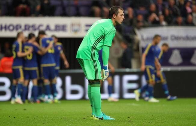Anderlecht s goalkeeper Davy Roef looks dejected after Rostov scored during the return leg of the third qualification round for the Champions League competition between Belgian first league soccer team RSC Anderlecht and Russian team FC Rostov in Brussels, Wednesday 03 August 2016. The first leg ended in a 2-2 draw. VIRGINIExLEFOUR  x04902959x