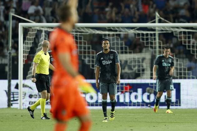 (L-R) referee Anthony Taylor, goalkeeper Panagiotis Glykos of PAOK FC, Jairo Riedewald of Ajax, Nick Viergever of Ajax during the UEFA Champions League third round qualifying second leg match between PAOK and Ajax Amsterdam on August 3, 2016 at the Stadio Toumba in Salonika, Greece. PAOK v Ajax UEFA Champions League third round 2016 2017 xVIxxIVx 5929956