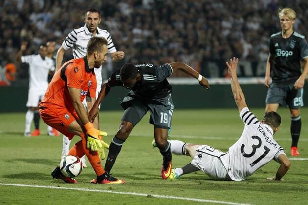 (L-R) goalkeeper Panagiotis Glykos of PAOK FC, Marin Leovac of PAOK FC, Mateo Cassierra of Ajax, Giorgos Tzavellas of PAOK FC, Kasper Dolberg of Ajax during the UEFA Champions League third round qualifying second leg match between PAOK and Ajax Amsterdam on August 3, 2016 at the Stadio Toumba in Salonika, Greece. PAOK v Ajax UEFA Champions League third round 2016 2017 xVIxxIVx 5929962
