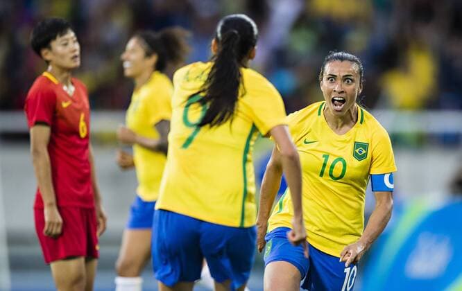 Rio de Janeiro, 03.08.2016, Olympia Torjubel: MARTA und ANDRESSA ALVES Brasilien - China mm