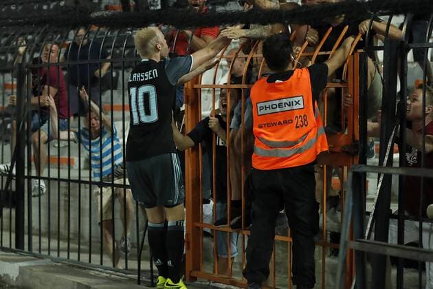 Davy Klaassen of Ajax with fans during the UEFA Champions League third round qualifying second leg match between PAOK and Ajax Amsterdam on August 3, 2016 at the Stadio Toumba in Salonika, Greece. PAOK v Ajax UEFA Champions League third round 2016 2017 xVIxxIVx 5930363