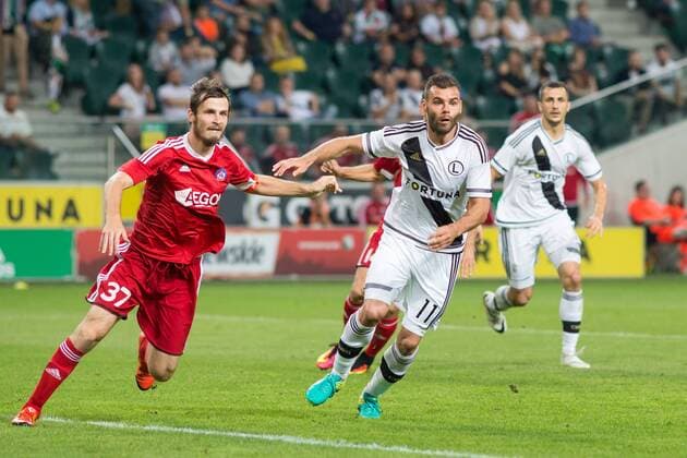 Fußball, CL Quali, Legia Warschau - AS Trencin WARSZAWA 03.08.2016 UEFA CHAMPIONS LEAGUE QUALIFICATION THIRD ROUND MATCH: LEGIA WARSAW - FK AS TRENCIN NZ PETER KLESCIK , NEMANJA NIKOLIC  160803DAK051