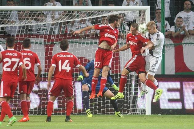 Fußball, CL Quali, Legia Warschau - AS Trencin WARSZAWA 03.08.2016 MECZ III RUNDA ELIMINACJI LIGI MISTRZOW SEZON 2016 17: LEGIA WARSZAWA - AS TRENCIN --- SEASON 2016 17 CHAMPIONS LEAGUE QUALIFICATION THIRD ROUND LEGIA WARSAW - AS TRENCIN IGOR LEWCZUK  160803MSZ001