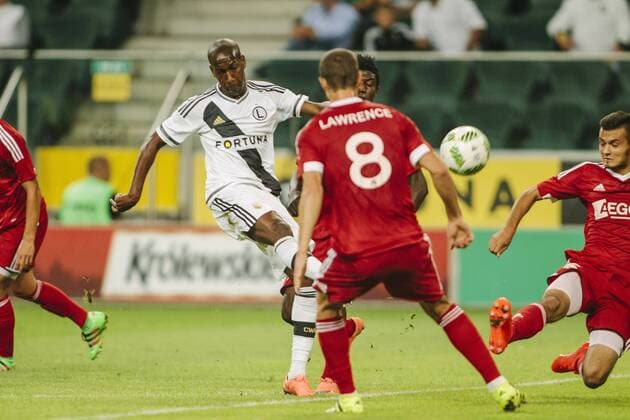 Fußball, CL Quali, Legia Warschau - AS Trencin 03.08.2016 WARSZAWA, LAZIENKOWSKA 3 PILKA NOZNA (FOOTBALL), LIGA MISTRZOW UEFA - 3 RUNDA ELIMINACJI, MECZ REWANZOWY ( UEFA CHAMPIONS LEAGUE - 3ND QUALIFICATION ROUND) MECZ (GAME) LEGIA WARSZAWA - AS TRENCZYN NZ STEEVEN LANGIL  20160803-CSRJ29729
