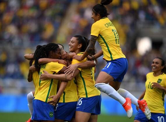 (160803) -- RIO DE JANEIRO, Aug. 3, 2016 -- Players of Brazil celebrate scoring during the match of the women s Olympic football competitions between China and Brazil at the Olympic Stadium in Rio de Janeiro, Brazil, Aug. 3, 2016. Brazil won 3-0.)(dh) (SP)BRAZIL-RIO DE JANEIRO-OLYMPICS-WOMEN S FOOTBALL-CHINA VS BRAZIL LinxYiguang 