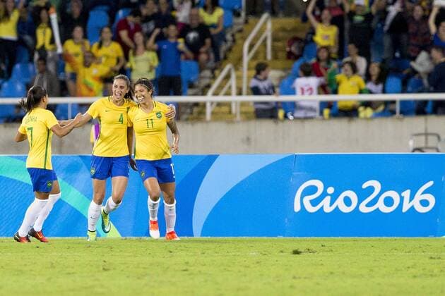Bilder des Tages - SPORT Rio 2016, Fußball, Damen, Brasilien - China Olympics 2016 Football RJ RIO DE JANEIRO, RJ - 03.08.2016: OLYMPICS 2016 FOOTBALL RJ - Commemoration of the third goal of Brazil, marked by Cristiane during the dispute between Brazil (BRA) and China (CHI) Group E of the Olympic Women& 39;s Footboll of the Rio 2016 Olympic Games Olympische Spiele Olympia OS held in the Olympic Stadium in the host city Re Janeiro. (Photo: Marco Gal Galvão Fotoarena) x1169906x  MarcoxGalv?o