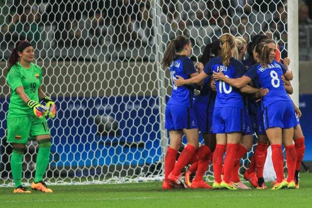 Rio 2016, Fußball, Damen, Frankreich - Kolumbien Olympics 2016 Football BH BELO HORIZONTE, MG - 03.08.2016: OLYMPICS 2016 FOOTBALL BH - French players celebrate the first goal of the team, own goal scored by Carolina Arias of Colombia, during the match between France (FRA) x Colombia (COL), the Football Group G Olympic Women, the 2016 Olympics held in Mineirao Stadium in host city Belo Horizonte, MG. (Photo: Dudu Macedo Fotoarena) x1170146x  DuduxMacedo