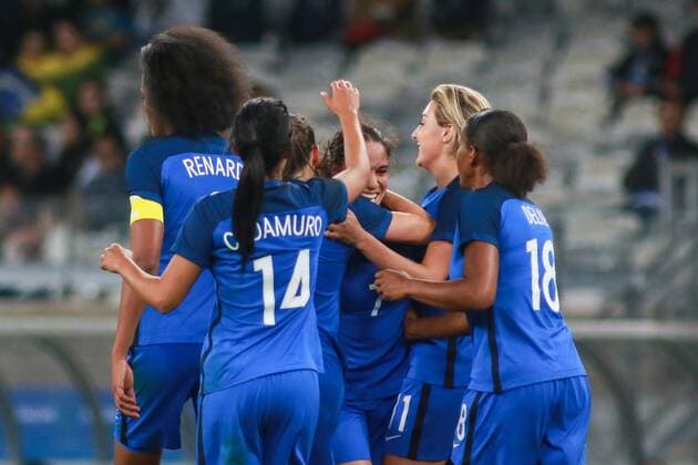 Rio 2016, Fußball, Damen, Frankreich - Kolumbien Olympics 2016 Football BH BELO HORIZONTE, MG - 03.08.2016: OLYMPICS 2016 FOOTBALL BH - Players celebrate their fourth goal of the team, scored by Amel Majri during match between France (FRA) x Colombia (COL), the Football Group G Olympic Women, the Rio Olympics 2016 held at the Mineirao Stadium in the host city Belo Horizonte , MG. (Photo: Dudu Macedo Fotoarena) x1170186x  DuduxMacedo