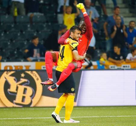 Bilder des Tages - SPORT 03.08.2016 Stade de Suisse Bern SCHWEIZ , Saison 2016 2017 Herren Fussball Champions League Quali Rückspiel BSC Young Boys Bern - Schachtar Donezk Jubel bei Milan Gajic - Torwart Yvon Mvogo (Young Boys) nach dem entscheidenden Treffer im Elfmeterschiessen 