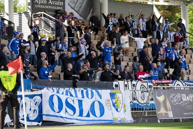 160804 Tillresta IFK Göteborgs supportrar innan fotbollsmatchen i kvalet till Europa League mellan HJK Helsingfors och IFK Göteborg den 4 augusti 2016 i Helsingfors.  Copyright: MICHAELxERICHSEN BB160804BB090