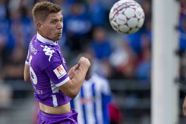 160804 IFK Göteborgs Mikael Boman nickar in 1-0 under fotbollsmatchen i kvalet till Europa League mellan HJK Helsingfors och IFK Göteborg den 4 augusti 2016 i Helsingfors.  Copyright: MICHAELxERICHSEN BB160804BB119