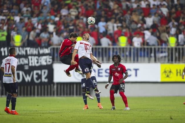 Morgan Amalfitano (Lille) vs Ricardinho (Qabala) Fußball, Europa League Quali - FK Qäbälä - Lille OSC - 04 08 2016 GwendolineLeGoff Panoramic 