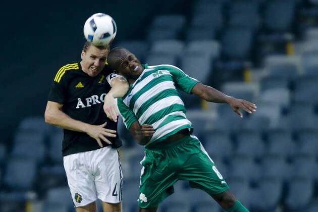 160804 AIK:s Nils-Eric Johansson och Panathinaikos Victor Ibarbo under fotbollsmatchen i kvalet till Europa League mellan AIK och Panathinaikos den 4 Augusti 2016 i Stockholm.  Copyright: KentaxJönsson BB160804BB264