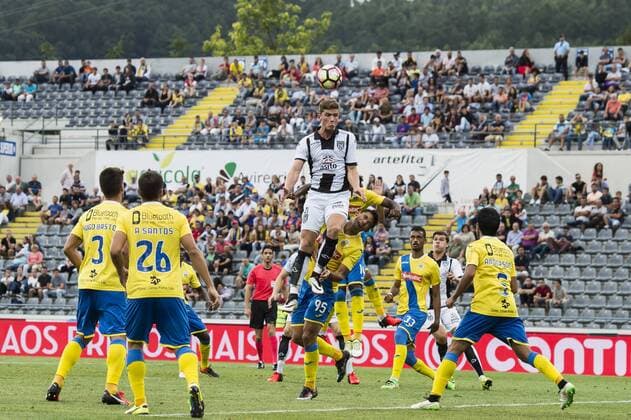 (L-R) Robin Gosens of Heracles Almelo, Walter Gonzalez of FC Arouca during the UEFA Europa League third round second leg match between Arouca and Heracles Almelo on August 4, 2016 at the Estadio Municipal in Arouca, Portugal. Arouca v Heracles Almelo UEFA Europa League third round 2016 2017 xVIxGerritxvanxKeulenxIVx 5934723