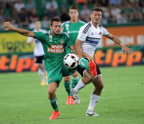 SOCCER - EL quali, Rapid vs Zhodino VIENNA,AUSTRIA,04.AUG.16 - SOCCER - UEFA Europa League, qualification, SK Rapid Wien vs FC Torpedo Zhodino. Image shows Thomas Schrammel (Rapid) and Mikhail Afanasiev (Zhodino). Keywords: Wien Energie. GEPAxpictures xWalterxLuger