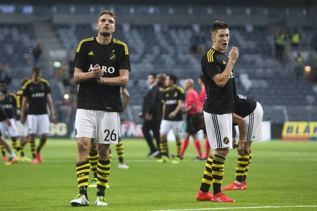 160804 AIK:s Jos Hooiveld och Haukur Heidar Hauksson deppar efter fotbollsmatchen i kvalet till Europa League mellan AIK och Panathinaikos den 4 Augusti 2016 i Stockholm.  Copyright: KentaxJönsson BB160804BB330