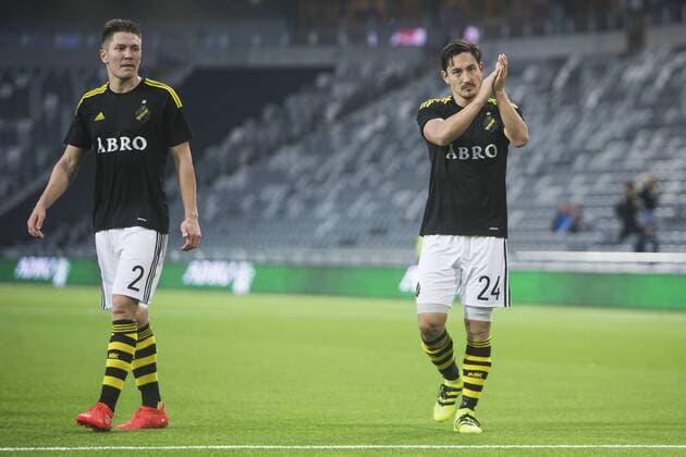 160804 AIK:s Stefan Ishizaki och Haukur Heidar Hauksson deppar efter fotbollsmatchen i kvalet till Europa League mellan AIK och Panathinaikos den 4 Augusti 2016 i Stockholm.  Copyright: KentaxJönsson BB160804BB332