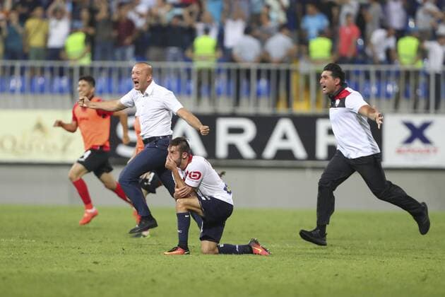 Roman Hrygorchuk ( coach Qabala ), Julian Palmieri (Lille) - Fussball, Europa League Quali, FK Qäbälä vs. Lille OSC - 04 08 2016 GwendolineLeGoff Panoramic 
