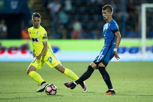 Gent s Siebe Horemans and Viitorul s Florin Tanase fight for the ball during a soccer game between Romania s FC Viitorul Constanta and Belgium s KAA Gent, Thursday 04 August 2016, in Ovidiu, Romania, the return leg of the third qualifying round in the Europa League competition. The first leg ended in a 5-0 Gent victory. JASPERxJACOBS  x04903613x