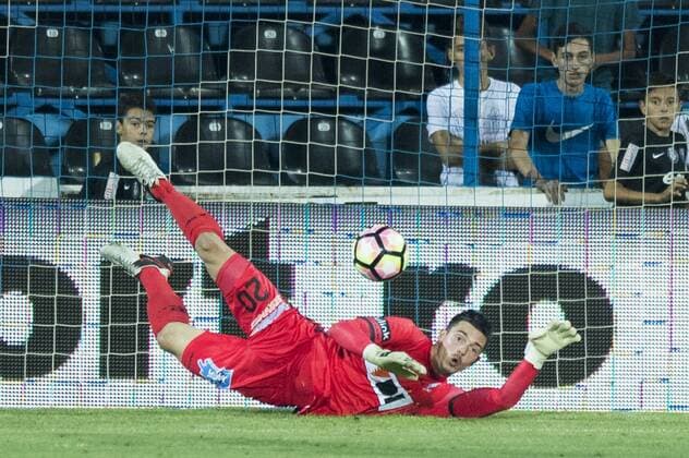 Gent s goalkeeper Yannick Thoelen pictured in action during a soccer game between Romania s FC Viitorul Constanta and Belgium s KAA Gent, Thursday 04 August 2016, in Ovidiu, Romania, the return leg of the third qualifying round in the Europa League competition. The first leg ended in a 5-0 Gent victory. JASPERxJACOBS  x04903619x