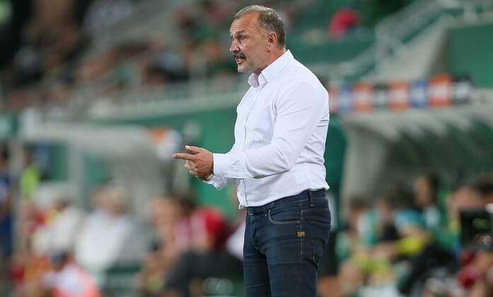 SOCCER - EL quali, Rapid vs Zhodino VIENNA,AUSTRIA,04.AUG.16 - SOCCER - UEFA Europa League, qualification, SK Rapid Wien vs FC Torpedo Zhodino. Image shows head coach Igor Kriushenko (Schodsina). Keywords: Wien Energie. GEPAxpictures xMarioxKneisl