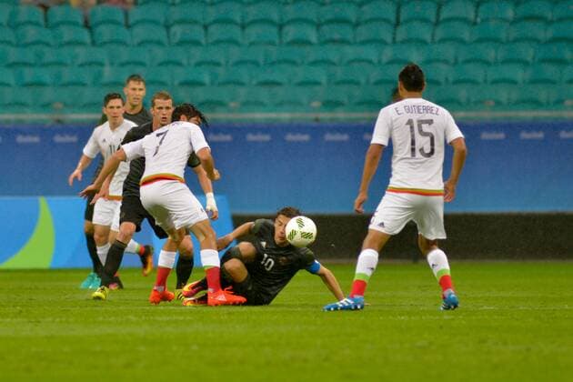 Olympics 2016 Football Salvador SALVADOR, BA - 04.08.2016: OLYMPICS 2016 FOOTBALL SALVADOR - Leo Goretzka Germany falls during the dispute between Germany (GER) and Mexico (MEX) by Group C Olympic Men& 39ootball Rll Rio Olympics in 2016 in a match held at the Arena Fonte Nova in Salvador host city. to: João Alv Alvarez Fotoarena) x1170464x  Jo?oxAlvarez
