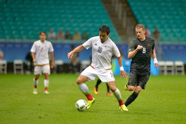 Rio 2016, Fußball, Deutschland - Mexiko Olympics 2016 Football Salvador SALVADOR, BA - 04.08.2016: OLYMPICS 2016 FOOTBALL SALVADOR - Lars Bender of Germany dispute ball Erick Torres Mexico during the dispute between Germany (GER) and Mexico (MEX) by Group C Olympic Men& 39;s ball Rll Rio Olympics in 2016 in a match held at the Arena Fonte Nova in Salvador host city. (Ph João Alvarevarez Fotoarena) x1170522x  Jo?oxAlvarez