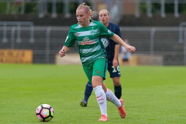Cindy König (Konig, Koenig, SV Werder Bremen, 11) am Ball, Einzelbild, Fussball, Testspiel Frauen, VfL Wolfsburg - SV Werder Bremen, xobx