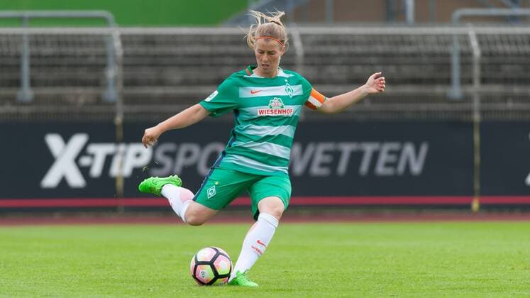 Marie-Louise Eta (SV Werder Bremen, 6) Freisteller, Einzelfoto, Action, Aktion, Fussball, Testspiel Frauen, VfL Wolfsburg - SV Werder Bremen, xobx