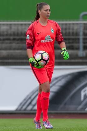 Torhüterin Lena Pauels (SV Werder Bremen, 22) Freisteller, Einzelfoto, Action, Aktion, Fussball, Testspiel Frauen, VfL Wolfsburg - SV Werder Bremen, xobx