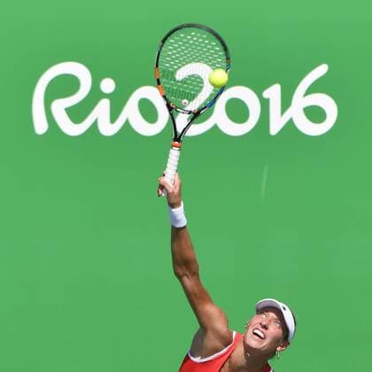 Bilder des Tages - SPORT Belgian tennis player Yanina Wickmayer serves during a tennis game between Belgian Yanina Wickmayer and Czech Barbora Strycova, in the first round of the women s tennis tournament at the 2016 Olympic Games Olympische Spiele Olympia OS in Rio de Janeiro, Brazil, Saturday 06 August 2016. BENOITxDOPPAGNE  x04904897x