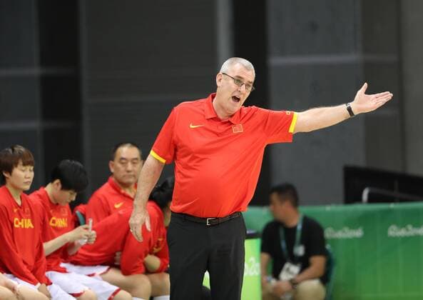 (160806) -- RIO DE JANEIRO, Aug. 6, 2016 -- Head coach of China Thomas Maher gestures during the preliminary round of women s basketball between China and Canada in Rio de Janeiro, Brazil, on Aug. 6, 2016. China lost with 68:90. )(dh) (SP)BRAZIL-RIO DE JANEIRO-OLYMPICS-WOMEN S BASKETBALL XuxZijian 