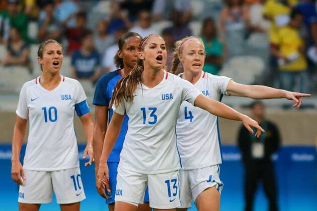 Rio 2016, Fußball, Damen, USA - Frankreich Olympics 2016 Football BH BELO HORIZONTE, MG - 06.08.2016: OLYMPICS 2016 FOOTBALL BH - Alex Morgan, Becky Sauerbrunn and Carli Lloyd, the United States during the match between United States (USA) x France (FRA) at the Football Group G Olympic Women, the 2016 Olympics held in Mineirao Stadium in the host city Belo Horizonte, MG. (Photo: Dudu Macedo Fotoarena) x1172588x  DuduxMacedo