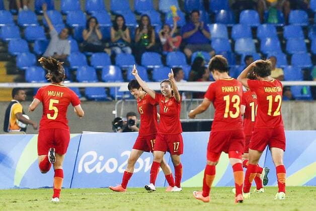 Rio 2016, Fußball, Damen, Südafrika - China Olympics 2016 Football RJ RIO DE JANEIRO, RJ - 06.08.2016: OLYMPICS 2016 FOOTBALL RJ - China& 39;s goalebelebration marked by Gu during the dispute between South Africa (AFS) and China (CHI) Group Ethe Olympic pic Women& 39;s Foot Rll Rio Olympics 2016 held at the Olympic Stadium in the host city Rio de Janeiro. (Photo: Marclvão Fotoareoarena) x1172689x  MarcoxGalv?o
