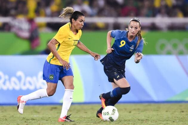 Rio 2016, Fußball, Damen, Brasilien - Schweden 160806 Brasilien s Marta SWE Kosovare Asllani i FUSSBALL Brasilien vs Schweden Nationateam 6 august 2016 OS i Rio de Janeiro.  Copyright: CARLxSANDIN BB160806CS071