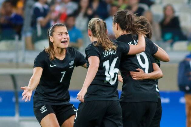 Rio 2016, Fußball, Damen, Kolumbien - Neuseeland Olympics 2016 Football BH BELO HORIZONTE, MG - 06.08.2016: OLYMPICS 2016 FOOTBALL BH - Players celebrate the first goal of New Zealand, marked by Amber HEARN, during the match between Colombia (COL) x New Zealand (NZL), the Football Group G Olympic Women, the 2016 Olympics held in Mineirao Stadium in town- headquarters Belo Horizonte, MG. (Photo: Dudu Macedo Fotoarena) x1172699x  DuduxMacedo