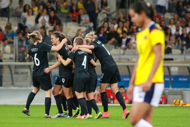 Rio 2016, Fußball, Damen, Kolumbien - Neuseeland Olympics 2016 Football BH BELO HORIZONTE, MG - 06.08.2016: OLYMPICS 2016 FOOTBALL BH - Players celebrate the first goal of New Zealand, marked by Amber HEARN, during the match between Colombia (COL) x New Zealand (NZL), the Football Group G Olympic Women, the 2016 Olympics held in Mineirao Stadium in town- headquarters Belo Horizonte, MG. (Photo: Dudu Macedo Fotoarena) x1172700x  DuduxMacedo