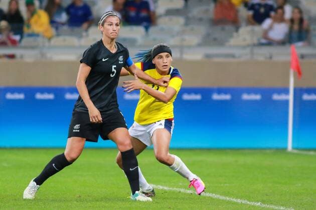 Rio 2016, Fußball, Damen, Kolumbien - Neuseeland Olympics 2016 Football BH BELO HORIZONTE, MG - 06.08.2016: OLYMPICS 2016 FOOTBALL BH - Abby ERCEG, New Zealand, is marked by Leicy SANTOS, Colombia, during the match between Colombia (COL) x New Zealand (NZL), the Football Group G Olympic Women, the 2016 Olympics held in Mineirao Stadium in host city Belo Horizonte, MG. (Photo: Dudu Macedo Fotoarena) x1172703x DuduxMacedo