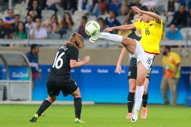 Rio 2016, Fußball, Damen, Kolumbien - Neuseeland Olympics 2016 Football BH BELO HORIZONTE, MG - 06.08.2016: OLYMPICS 2016 FOOTBALL BH - Dispute between Lady Andrade of Colombia and Annalie LONGO, New Zealand, during the match between Colombia (COL) x New Zealand (NZL), the Football Group G Olympic Women, the Rio Olympics 2016 held in Mineirao Stadium, the host city Belo Horizonte, MG. (Photo: Dudu Macedo Fotoarena) x1172819x DuduxMacedo