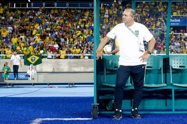 Rio 2016, Fußball, Damen, Brasilien - Schweden Olympics 2016 Football RJ RIO DE JANEIRO, RJ - 06.08.2016: OLYMPICS 2016 FOOTBALL RJ - The coach of Brazil Vadão during the dispute between Brazil (BRA) and Sweden (SWE) Group E of the Olympic Women& 39;s Football of the Rio 2016 Olympic Games Olympische Spiele Olympia OS held in the Olympic Stadium in the host city Rio de Janeiro. (Photo: Marco Galvão Fotoarena) x1172921x  MarcoxGalv?o