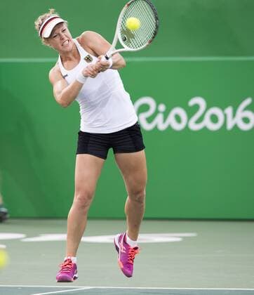 Laura SIEGEMUND, GER, Aktion, Tennis Doppel der Frauen, Women s Doubles First Round KASATKINA Daria KUZNETSOVA Svetlana, RUS vs GROENEFELD Anna-Lena SIEGEMUND Laura, GER 2:0 am 06.08.2016 Olympische Sommerspiele 2016, vom 05.08. - 21.08.2016 in Rio de Janeiro Brasilien.