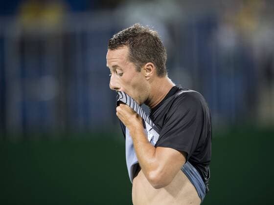 Philipp KOHLSCHREIBER, GER, Aktion, wischt sich Schweiss ab, TENNIS Einzel der Maenner, erste Runde, Men s Singles First Round Philipp KOHLSCHREIBER, GER vs Guido PELLA, ARG 2:1 am 06.08.2016 Olympische Sommerspiele 2016, vom 05.08. - 21.08.2016 in Rio de Janeiro Brasilien.
