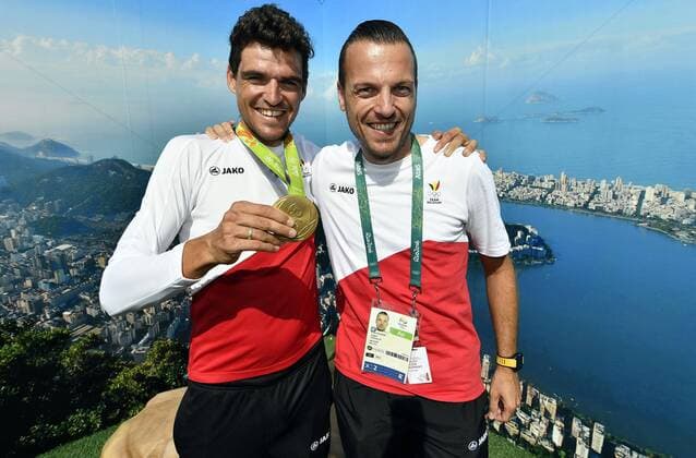 Rio 2016, Radsport, Olympiasieger Greg van Avermaet Fotoshooting Belgium gold medal winner, olympic champion, Greg Van Avermaet poses with Belgian cycling coach Kevin De Weert at a press conference PK Pressekonferenz of olympic champion, Belgian gold medal winner after yesterday the men s road race cycling event at the 2016 Olympic Games Olympische Spiele Olympia OS in Rio de Janeiro, Brazil, Sunday 07 August 2016. ERICxLALMAND  x04905725x