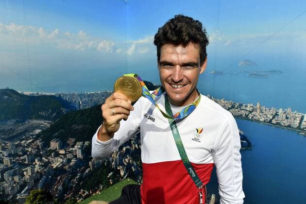 Rio 2016, Radsport, Olympiasieger Greg van Avermaet Fotoshooting Belgium olympic champion, Greg Van Avermaet poses with his gold medal at a press conference PK Pressekonferenz of olympic champion, Belgian gold medal winner after yesterday the men s road race cycling event at the 2016 Olympic Games Olympische Spiele Olympia OS in Rio de Janeiro, Brazil, Sunday 07 August 2016. ERICxLALMAND  x04905735x