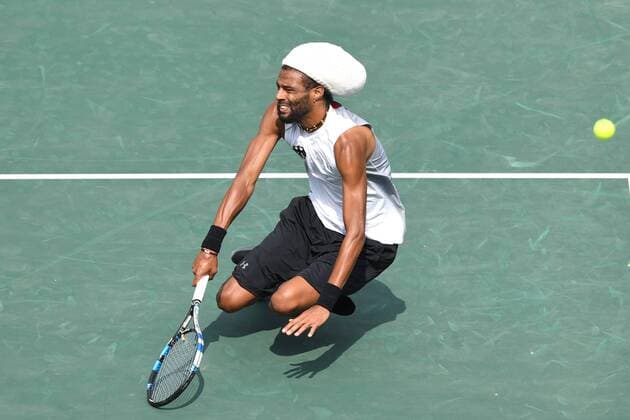 Rio 2016, Tennis, Dustin Brown knickt um und scheidet aus Dustin BROWN (GER) kommt in seinem Erstrundennatch gegen Thomas BELUCCHI (BRA) bei dieser Aktion zu Fall und verletzt sich am Knoechel und muss aufgeben,Verletzung, Tennis,Maenner,am 07.08.2016,Olympic Tennis Center, Olympische Sommerspiele 2016, vom 05.08. - 21.08.2016 in Rio de Janeiro Brasilien.