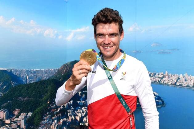 Rio 2016, Radsport, Olympiasieger Greg van Avermaet Fotoshooting RIO DE JANEIRO, BRAZIL - AUGUST 07: Van Avermaet Greg of Belgium avec sa medaille or aux JO de Rio 2016 CYCLISME : Course sur route - JO Rio 2016 - 07 08 2016 PHOTONEWS PANORAMIC  631389001