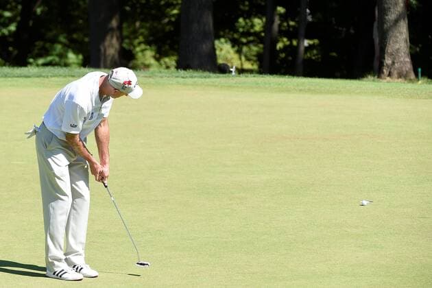 Golf: Jim Furyk stellt mit 58 Schlägen PGA-Rekord auf August 7, 2016: Jim Furyk putts on the tenth green during the final round of the PGA Golf Herren Travelers Championship held at TPC River Highlands in Cromwell CT. Furyk set a new PGA record -12 on the day to finish with a 58 breaking the previous record of 59. CSM PGA 2016: Jim Furyk Sets New PGA Tour Record AUG 07 - ZUMAc04_