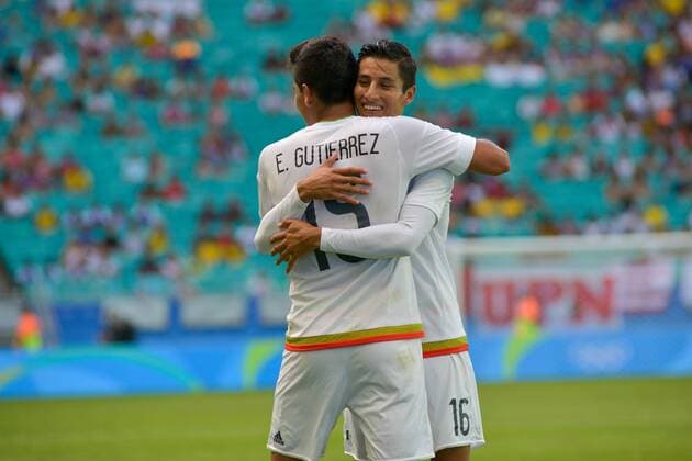 Rio 2016, Fußball, Fidschi - Mexiko Olympics 2016 Football Salvador SALVADOR, BA - 07.08.2016: OLYMPICS 2016 FOOTBALL SALVADOR - Erick Gutierrez Mexico celebrates goal with Carlos Cisneros in the match between Mexico (MEX) and Fiji (FIJ) by Group C Olympic Men& 39;s FootbRll Rio Olympics in 2016 in a match held at the Arena Fonte NovaSalvador host city. (Photo: João Alvarez Fot Fotoarena) x1173474x  Jo?oxAlvarez